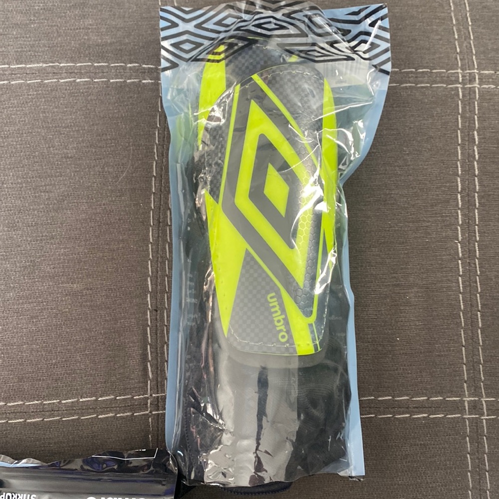 Umbro shin pads youth peewee
